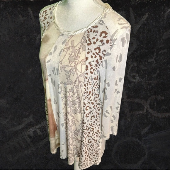 LOGO by Lori Goldstein Neutral Mixed Print Top w/ Twisted Neck Detail Size Small - Picture 16 of 16